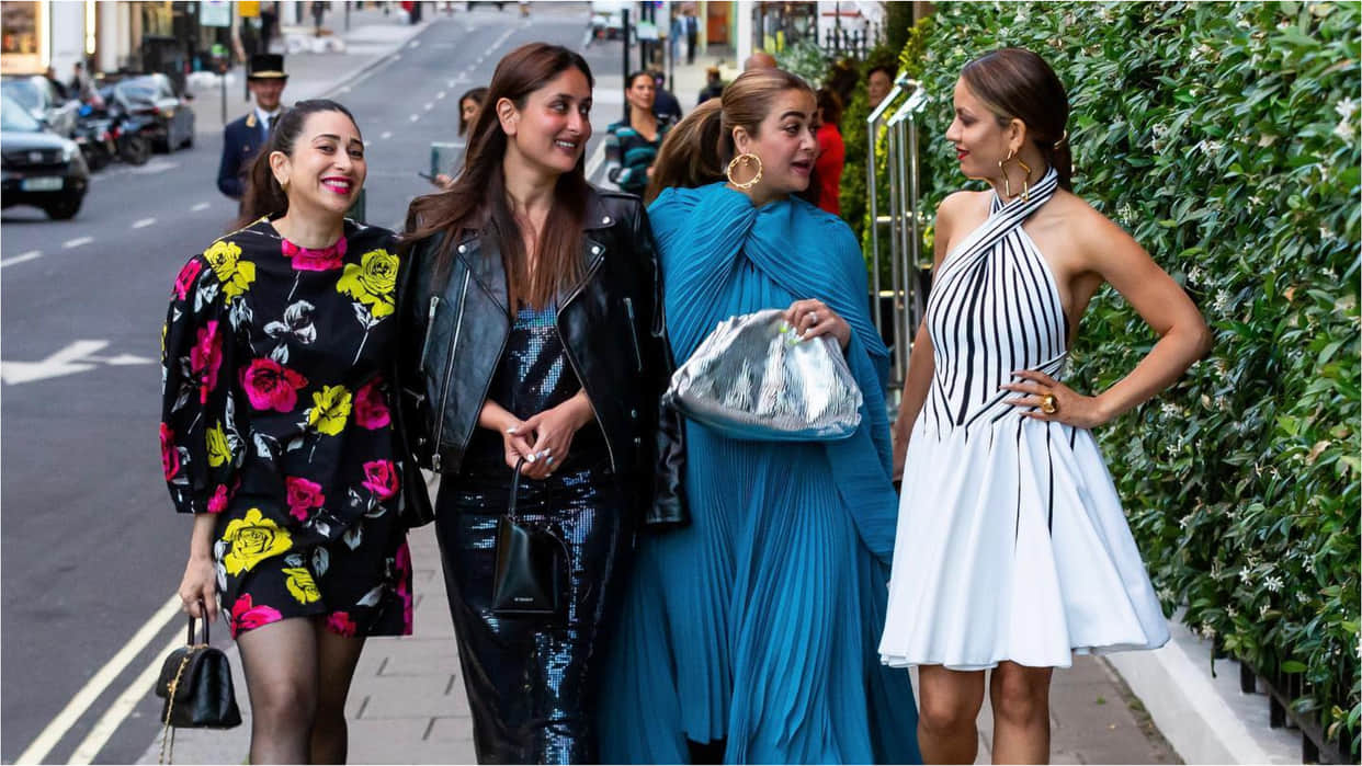 kareena kapoor karisma kapoor with girl squad enjoying in london super stylish look