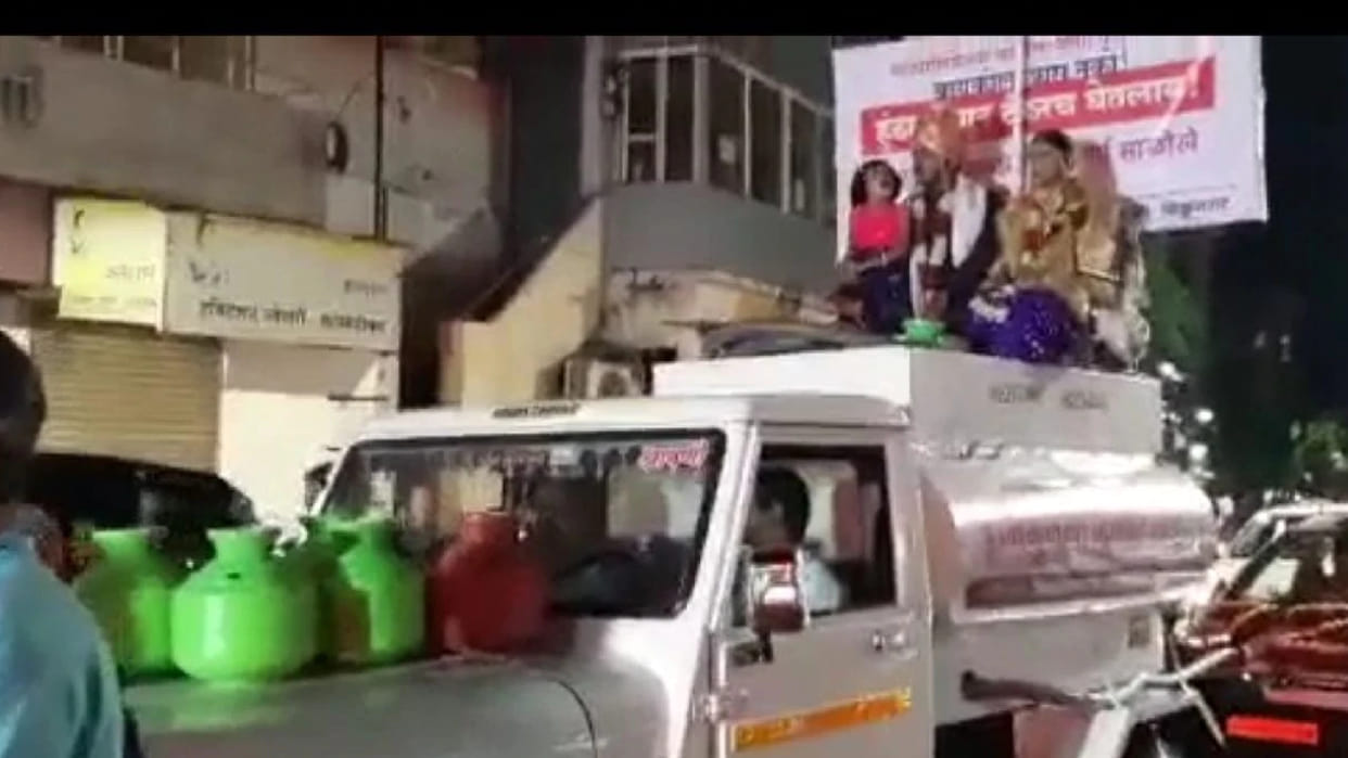 Maharashtra: Kolhapur couple uses tanker for marriage procession to highlight water woes Latest News Update