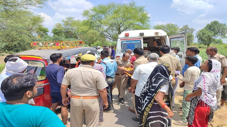 Tractor-trolley overturned driver dies dead body being buried for an hour police waiting for crane