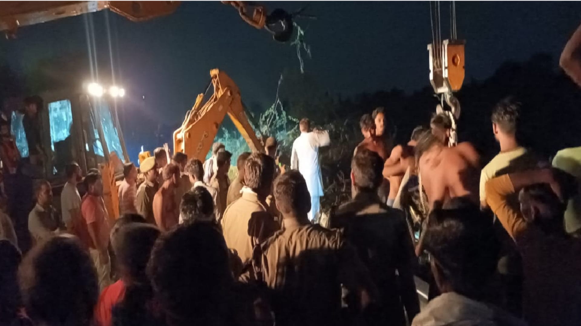 The Scorpio car with four friends fell into the Gangnahar at the speed of 150, see pictures