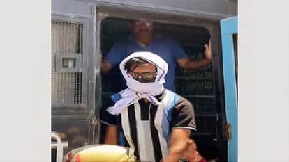 अभी दिल्ली पुलिस की न्यायिक हिरासत में है फैक्ट चेकर जुबैर