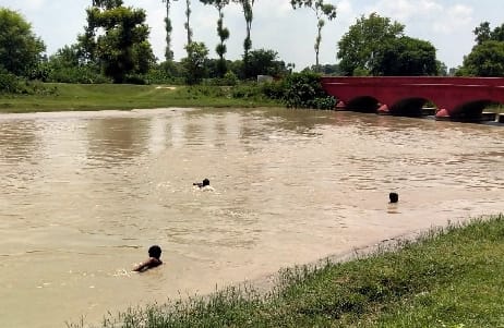 The young man sitting on the tortoise bridge drowned in the canal