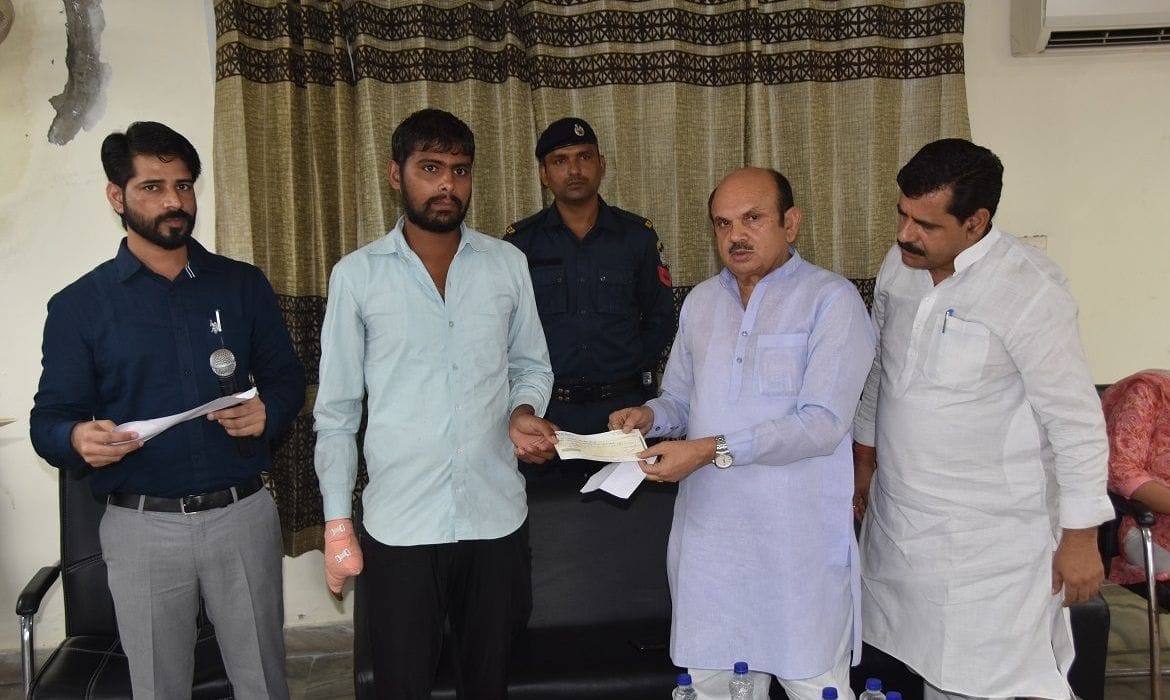 MP distributed an amount of Rs 28.62 lakh to the families of 9 farmers