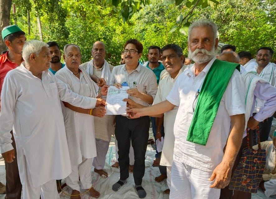 Farmers protested, memorandum submitted to SDM