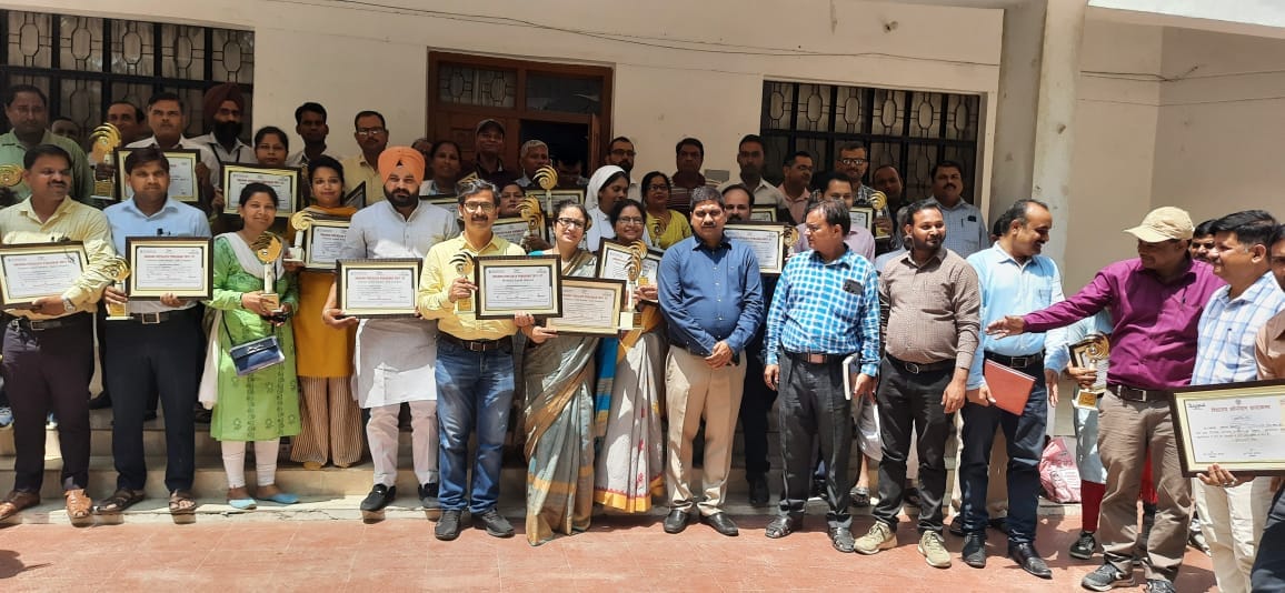 Eight schools got Swachh Vidyalaya Award