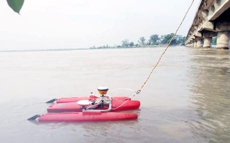 In Palia, Sharda is above the danger mark, while in Dhaurhara, an alert has been issued to the villagers.