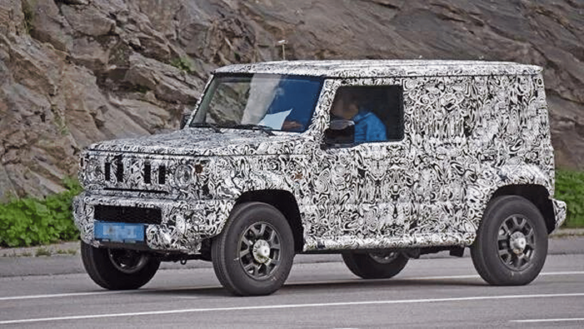 Maruti Suzuki Jimny 5 Door SUV Spotted in India Competition with Mahindra Thar News in Hindi