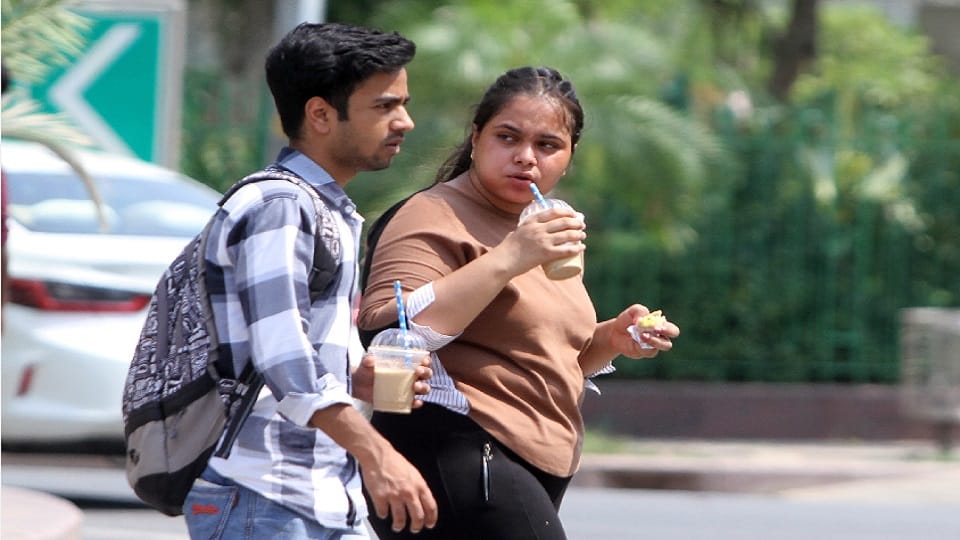 delhi weather forecst Partly cloudy for two days then chances of rain for four days