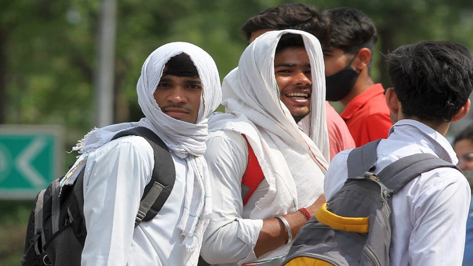 people face many problems by sunlight in Gorakhpur UP
