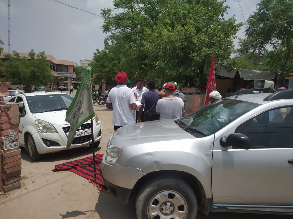 Electricity is being available in 10 villages for seven hours, farmers staged a sit-in at the main gate of SE office for three hours, the solution was found