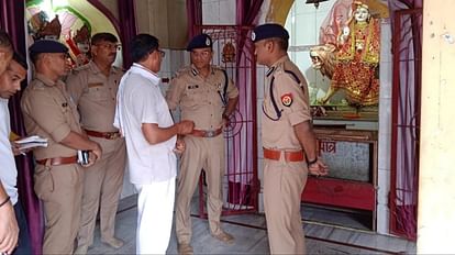 मौके पर जुटी पुलिस।
