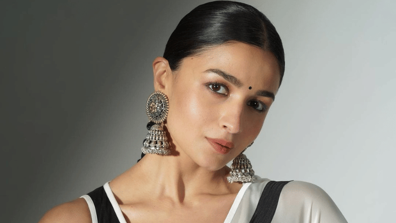 Alia Bhatt Baby Bump photos goes viral on the set of Hollywood Film Heart Of Stone