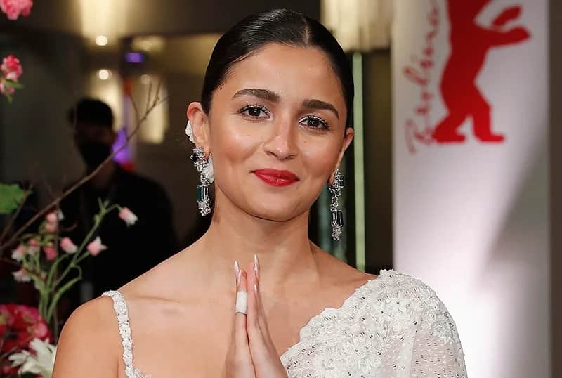 Alia Bhatt Baby Bump photos goes viral on the set of Hollywood Film Heart Of Stone