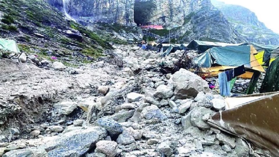 Amarnath Cloud Burst: Sixteen bodies recovered, five people pulled alive from the rubble, 40 still missing