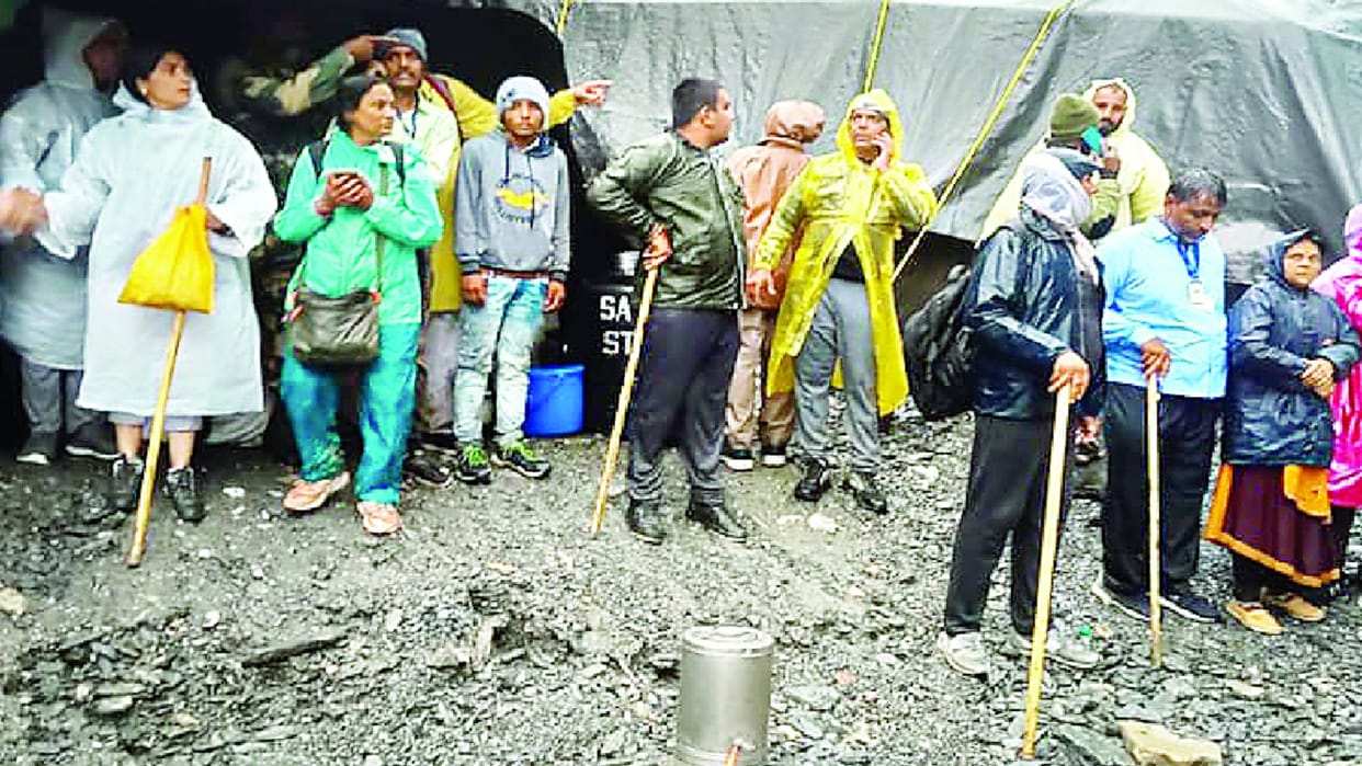 Devotees told the incident of cloudburst near Amarnath cave