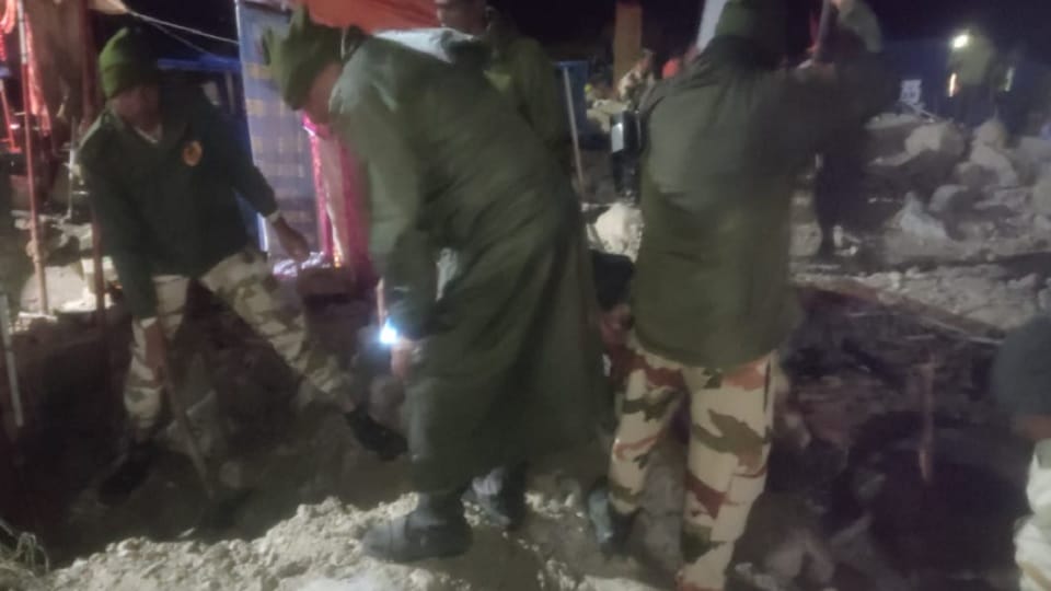 Amarnath Cloud Burst: Ban on doctors leave in Kashmir, Five thousand security personnel engaged in rescue work