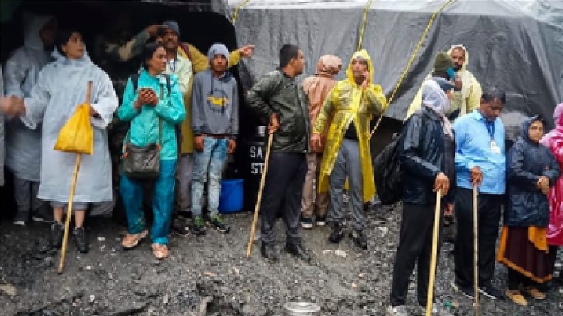 amarnath yatra latest news and photos today cloudburst in amarnath dham