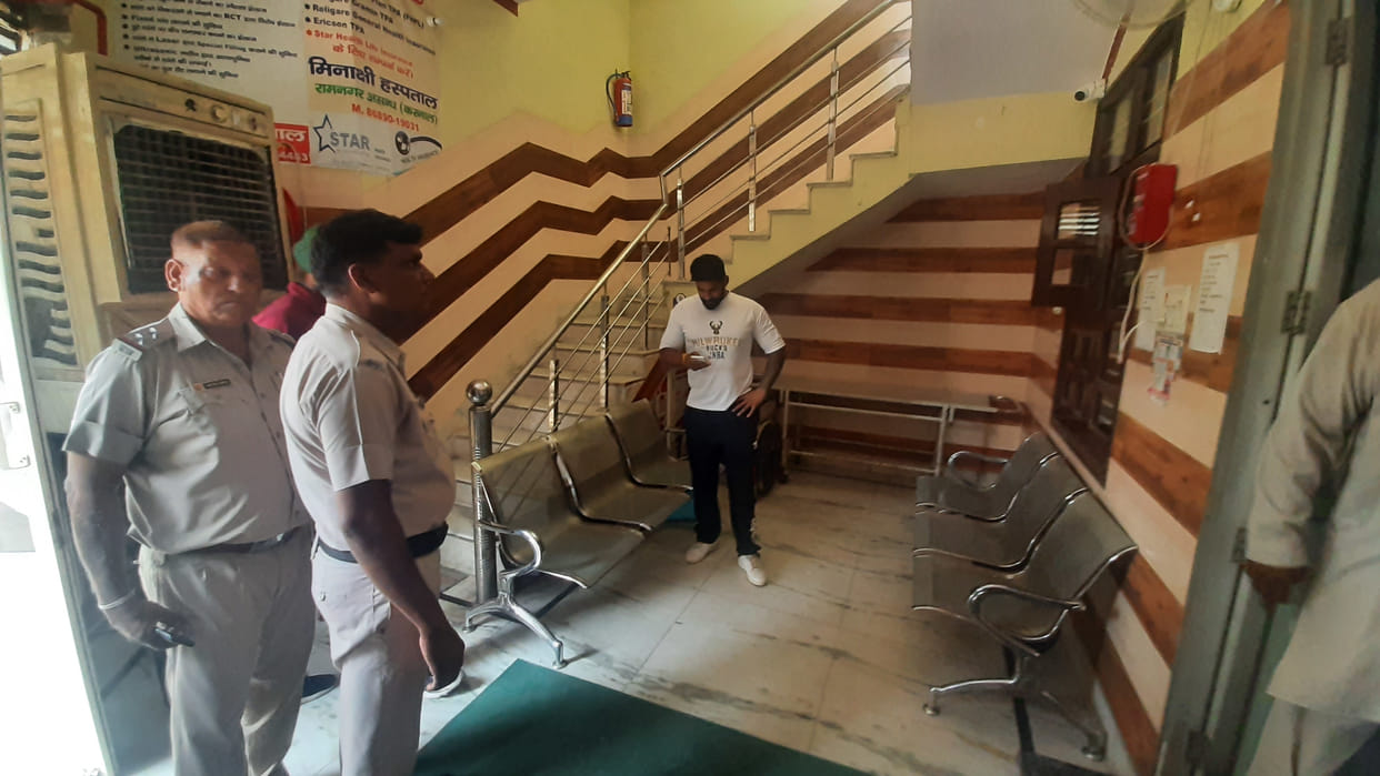 The miscreants spread panic by firing in the hospital of Assandh