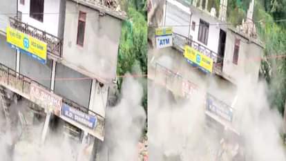 चौपाल में भरभराकर गिरा चार मंजिला भवन।