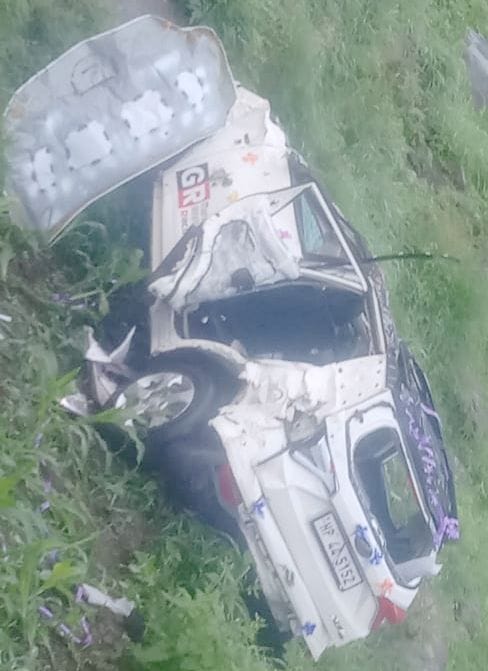 one killed and four injured in accident