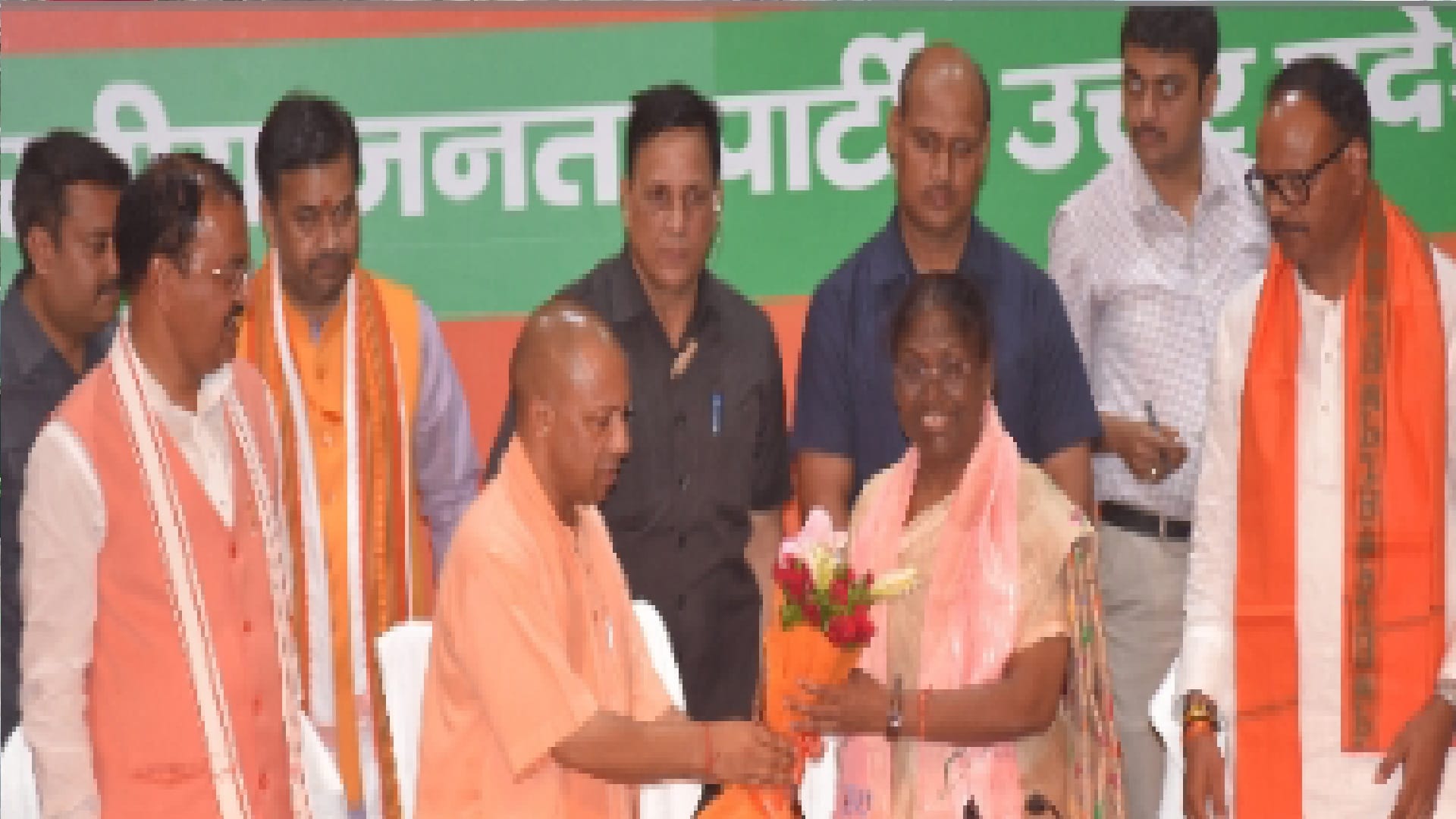 Shivpal Yadav Om Prakash Rajbhar give indications of new politics reaching Dinner at Chief Minister's residence in honor of Draupadi Murmu NDA candidate in Presidential election