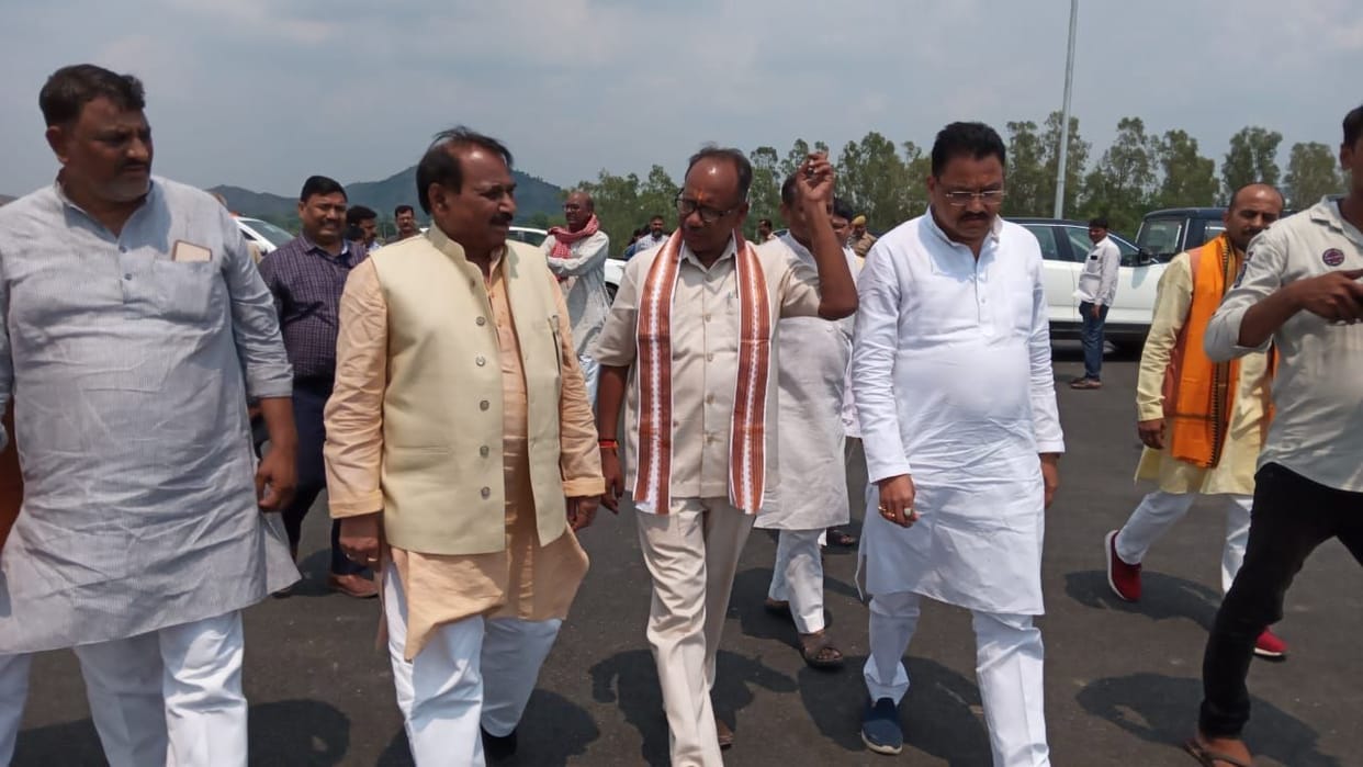 Chitrakoot: Minister inspected the expressway and held a meeting