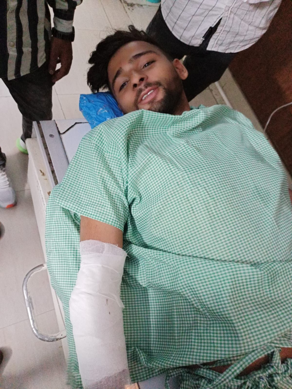 Bullets rained on two friends who are smoking hookah in broad daylight