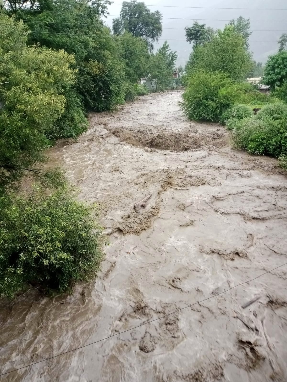 There was chaos due to cloudburst in Shilagarh, people saved their lives by running away