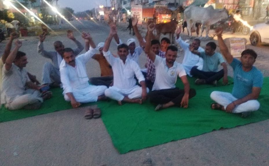 Youth jammed in Julana in protest against lathi charge on farmers in Khedar