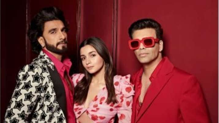 Urfi Javed Reacts to Ranveer Singh Commenting Her Fashion Icon on Koffee With Karan Know More News in Hindi