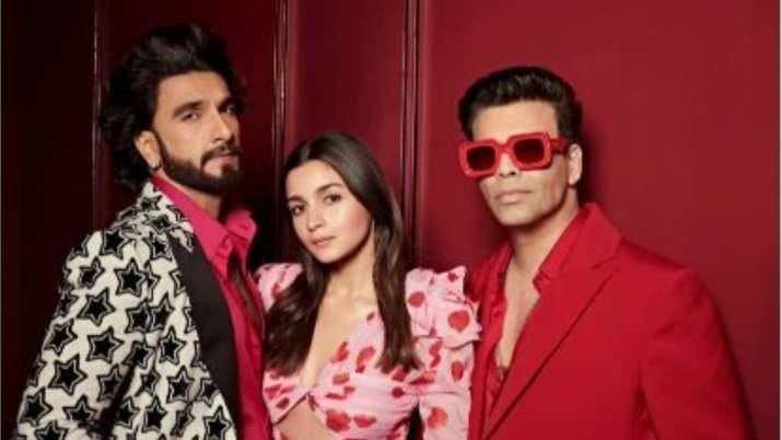 Urfi Javed Reacts to Ranveer Singh Commenting Her Fashion Icon on Koffee With Karan Know More News in Hindi