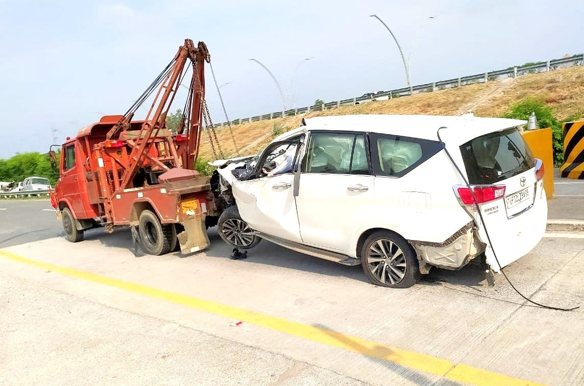 Road accident on Agra-Lucknow Express in Kannauj, couple injured and son died