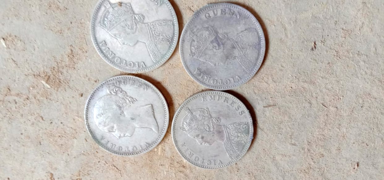 British carpet silver coins found while plowing the field in Etawah, the police recovered the treasure