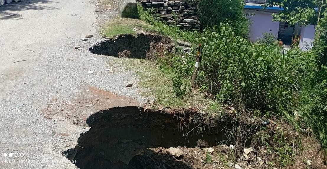 PothHoles In Duni Sukunda Road