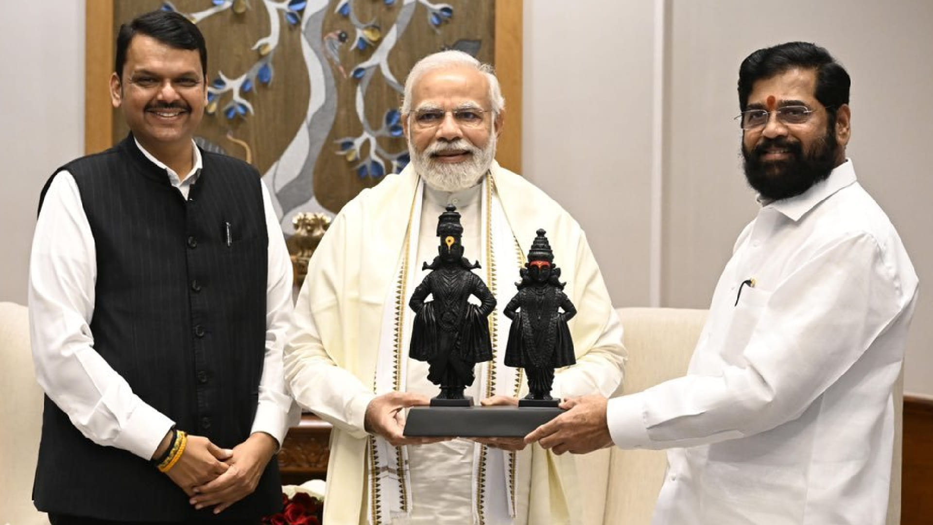 Maharashtra Will Deputy CM Fadnavis get Home Ministry cabinet formation is stuck at these points Updates