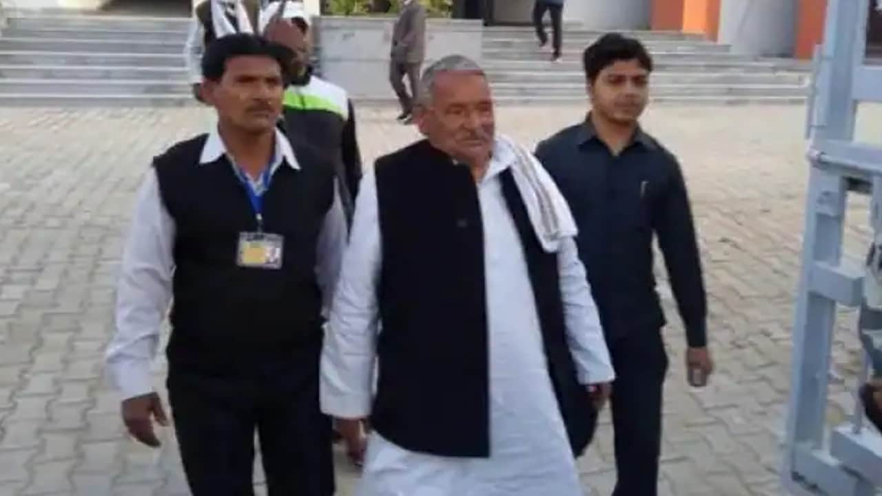 Mulayam Singh Family Tree: Mulayam Singh Yadav's family, Wife Sadhna Gupta and other memmbers