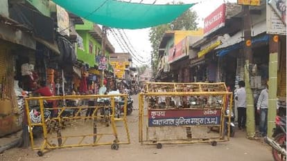 Policemen deployed in security arrangements for devotees coming to Mudiya fair in Govardhan busy in mobile