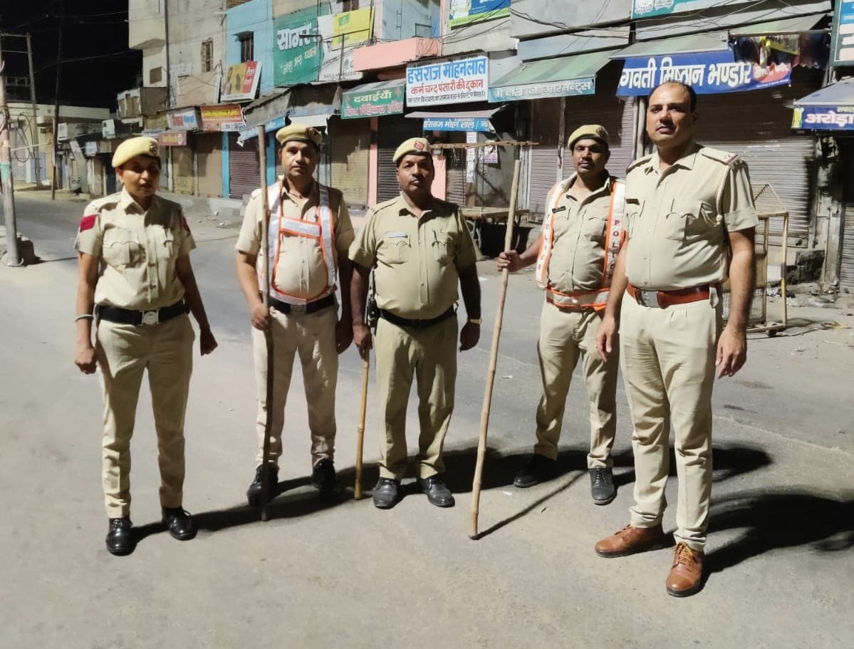 Police took to the road at night, checked 1,538 vehicles
