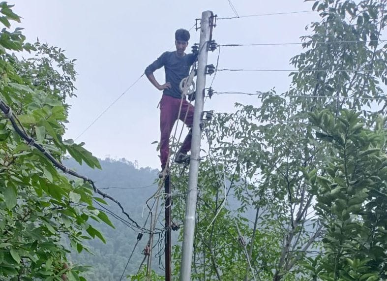 Work started to convert power line to three phase in Pando