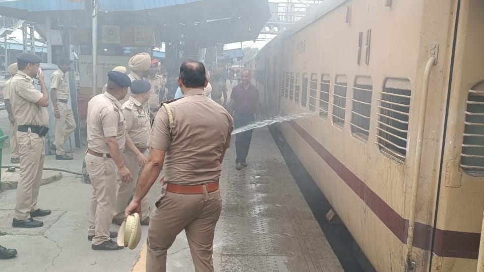 Fire broke out in Hisar Passenger Train standing at Ludhiana station 