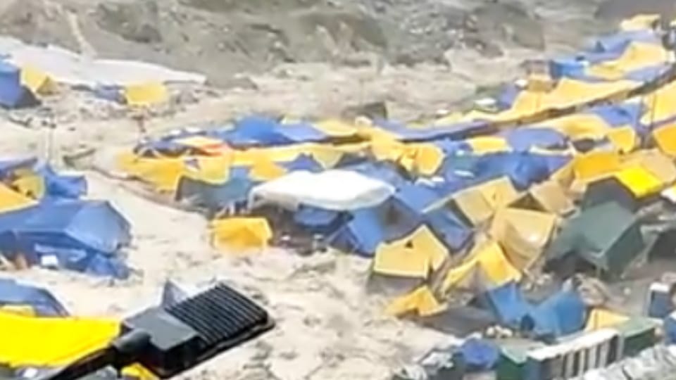 Horse and palaki drivers charging three times more from stranded passengers after cloudburst in Amarnath 