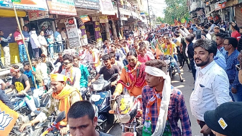 MP Local Body Election: People gathered in roadshow of Scindia and Sharma in Katni