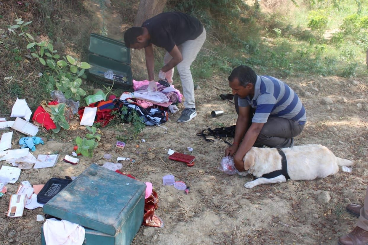 Kanpur dehat : Jewelery and cash worth six lakhs stolen from the house of relatives in Dhanjua village