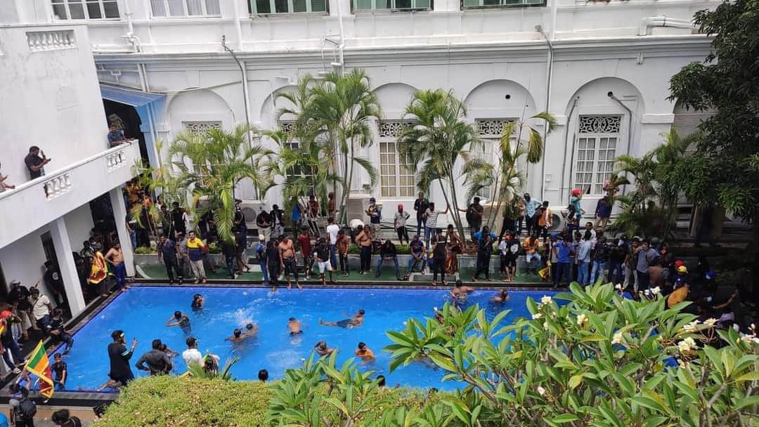 sri lanka economic crisis president gotabaya rajapaksa house surrounded by protestors see photos