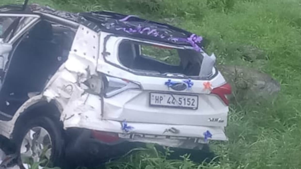 road accident in chamba SUV fell in the field in Chamba due to uncontrollable