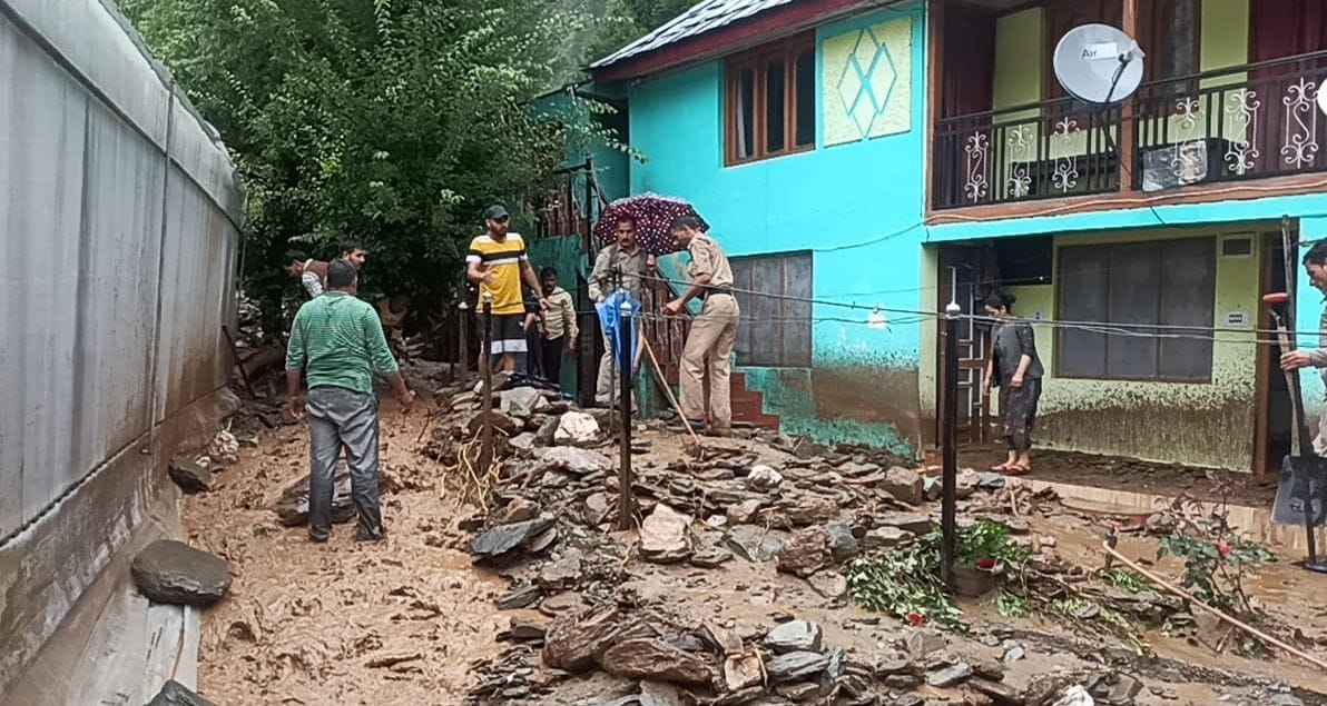 Landslide near seven miles, traffic disrupted for two hours