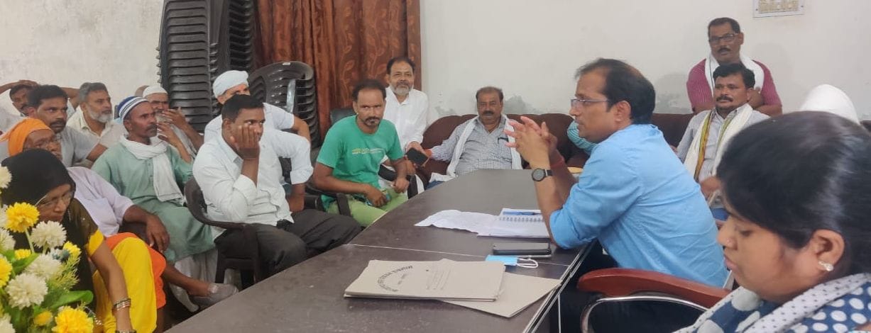 hungama,complane,up news,fatehpur news,sabhasad