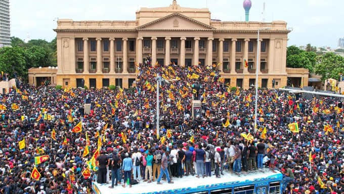 sri lanka economic crisis president gotabaya rajapaksa house surrounded by protestors see photos