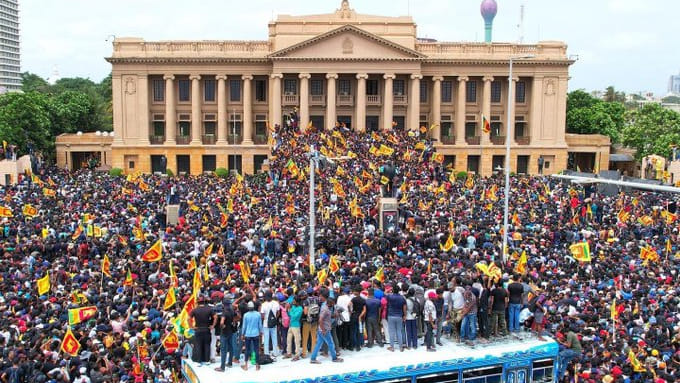 sri lanka economic crisis president gotabaya rajapaksa house surrounded by protestors see photos