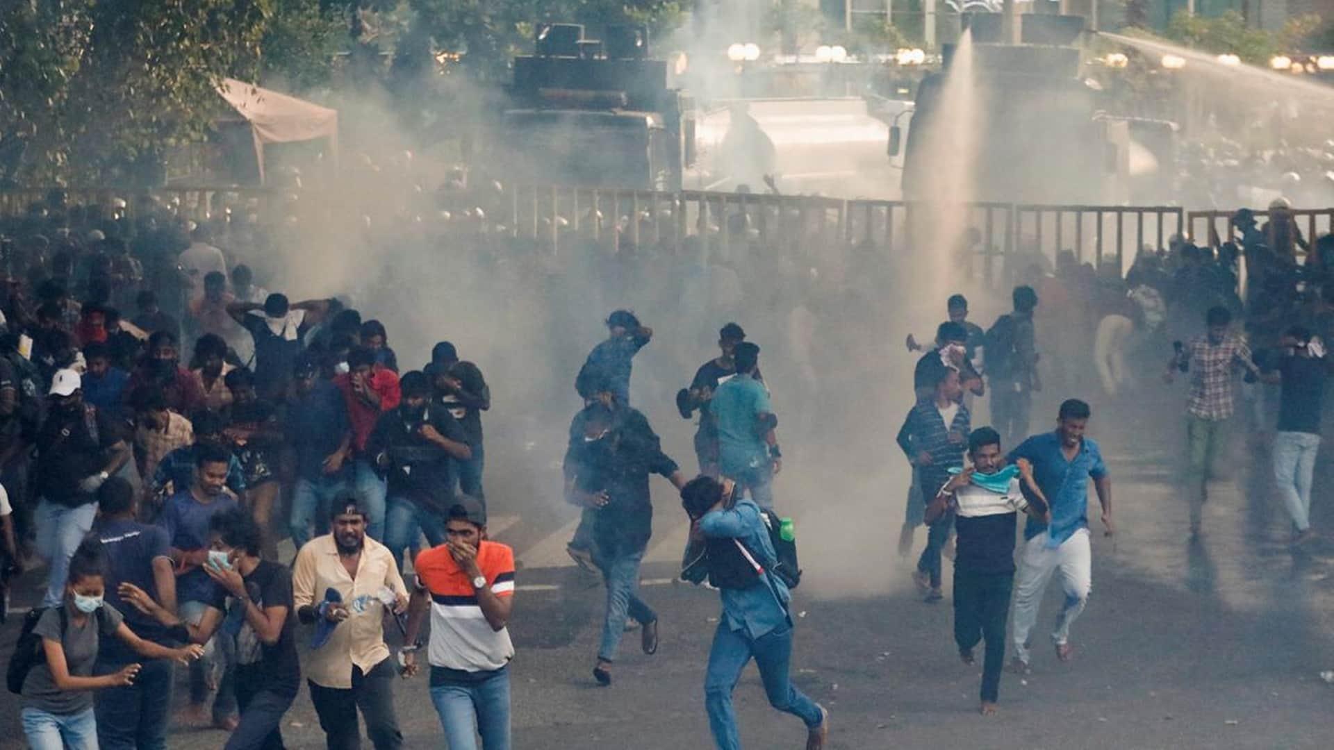 sri lanka economic crisis president gotabaya rajapaksa house surrounded by protestors see photos